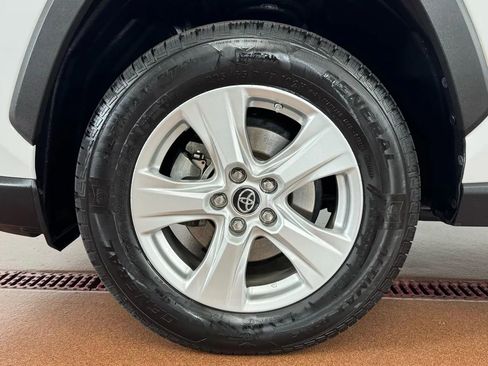 Used 2019 Toyota RAV4 LE AWD/4WD image 8