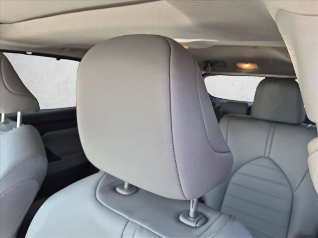 Used 2023 Toyota Highlander XLE FWD image 14