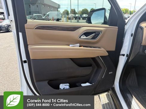 Used 2022 Chevrolet Suburban Premier AWD/4WD image 10