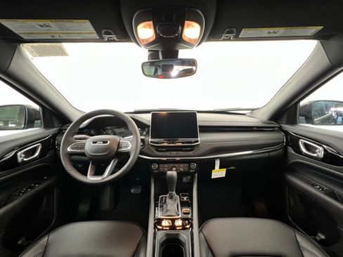 New 2026 Jeep Compass Latitude image 9