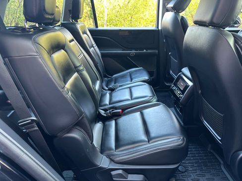 Used 2025 Lincoln Aviator AWD image 36