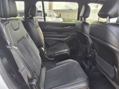 Used 2023 Jeep Grand Cherokee L Laredo AWD/4WD image 18