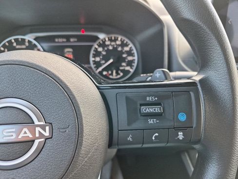 Used 2023 Nissan Rogue SV AWD/4WD image 17