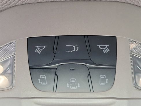 Used 2020 Chrysler Voyager Lxi image 33