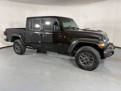 New 2026 Jeep Gladiator Sport AWD/4WD image 9