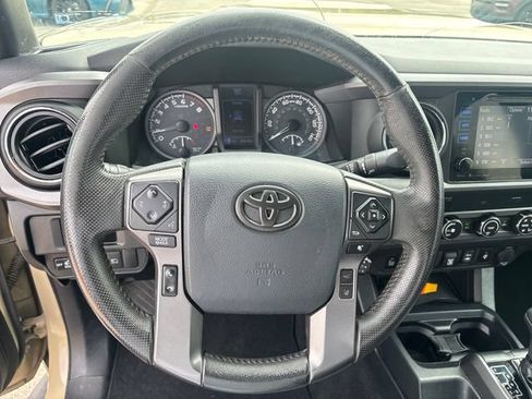 Used 2019 Toyota Tacoma TRD Sport w/ Technology Package AWD/4WD image 14