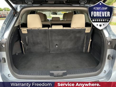 Used 2022 Toyota Highlander XLE FWD image 32