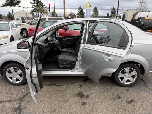 Used 2010 Chevrolet Aveo LT image 16