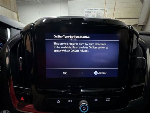 Used 2023 Chevrolet Traverse LT w/ Rear Camera Mirror Package image 18