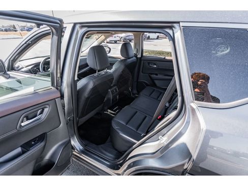 Used 2023 Nissan Rogue SV w/ SV Premium B Package image 24