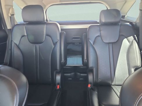 Used 2023 Kia Sorento EX image 13