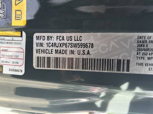 Used 2025 Jeep Wrangler Unlimited Sahara w/ Safety Group AWD/4WD image 32