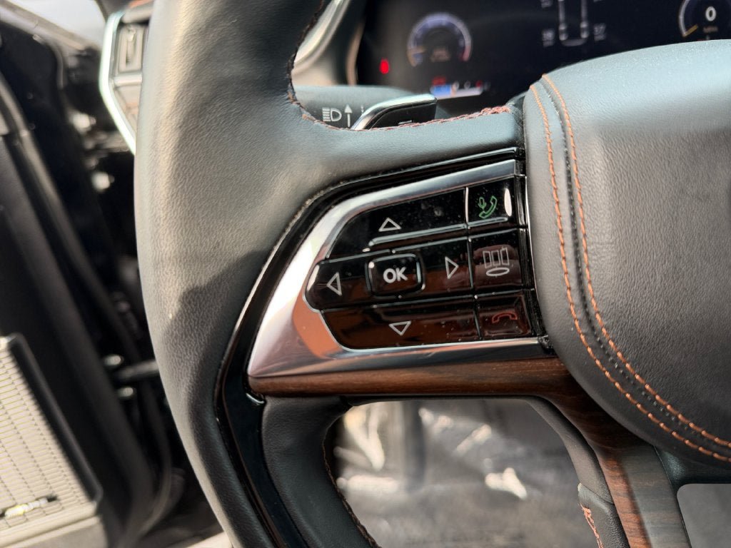 Used 2023 Jeep Grand Cherokee L Summit AWD/4WD image 23