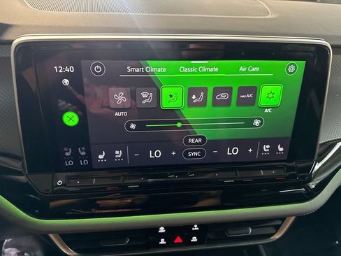 Certified 2025 Volkswagen Atlas Peak Edition SE AWD/4WD image 18
