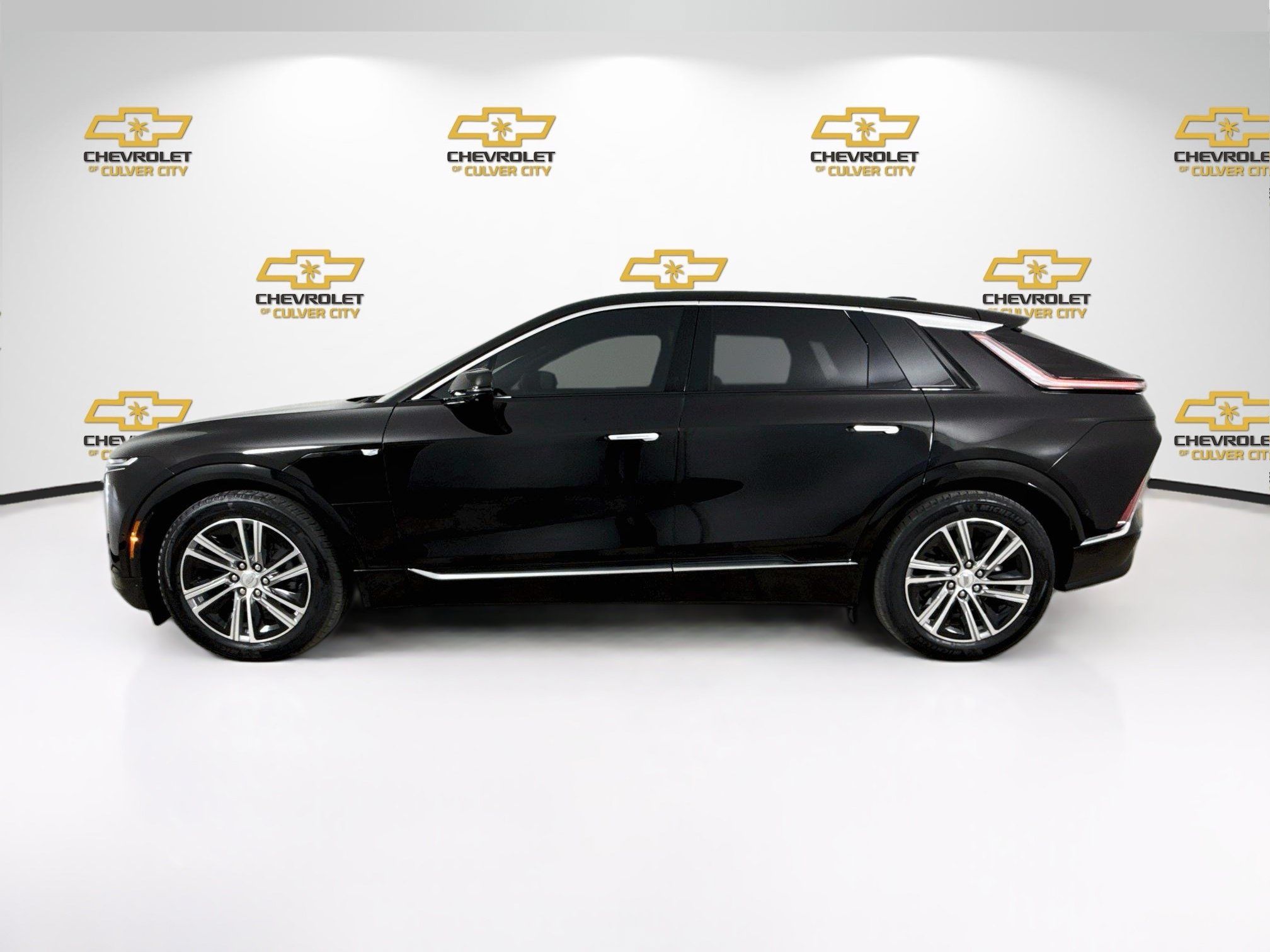 Used 2024 Cadillac Lyriq Luxury RWD image 5