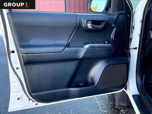 Certified 2018 Toyota Tacoma TRD Off-Road w/ Technology Package image 21