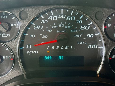 Used 2021 Chevrolet Express 2500 RWD image 14