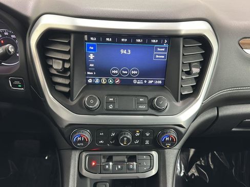 Used 2023 GMC Acadia SLE w/ Driver Convenience Package image 12