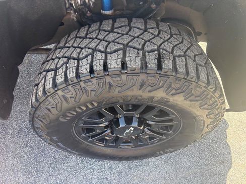 Used 2024 Chevrolet Silverado 2500 ZR2 w/ LPO, Dark Essentials Package image 29