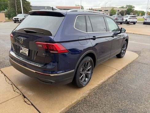 Used 2023 Volkswagen Tiguan SE w/ Panoramic Sunroof Package AWD/4WD image 9
