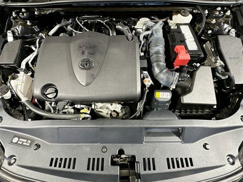 Used 2022 Toyota Avalon Limited image 39