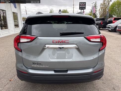 Used 2024 GMC Terrain SLE w/ Driver Convenience Package FWD image 6