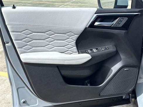 New 2025 Mitsubishi Outlander SEL image 9