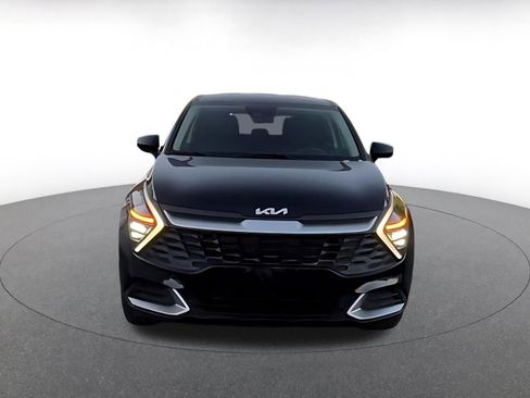 Used 2025 Kia Sportage LX image 4