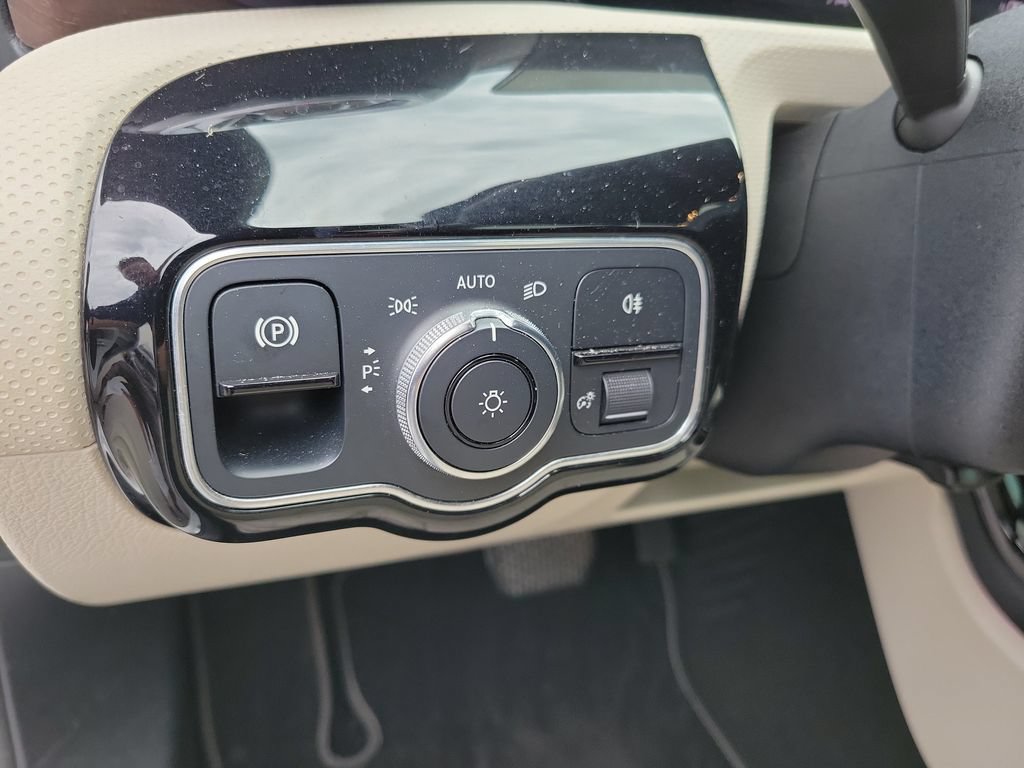 Used 2021 Mercedes-Benz CLA 250 w/ Driver Assistance Package image 26