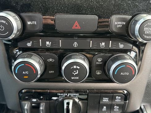 Used 2022 RAM 1500 Laramie AWD/4WD image 32