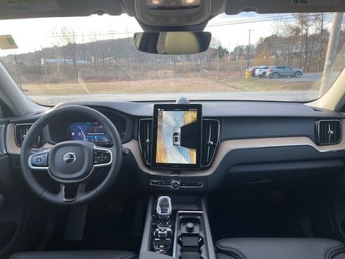 New 2026 Volvo XC60 T8 Ultra w/ Climate Package AWD/4WD image 9