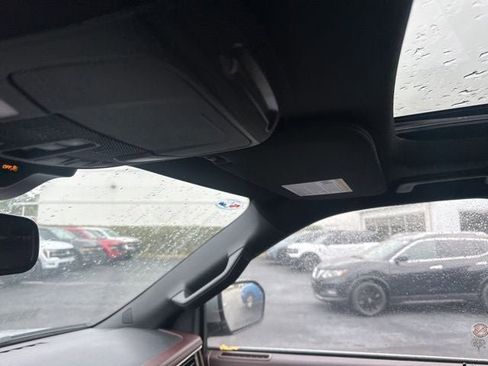 Used 2024 Ford Expedition Limited image 23