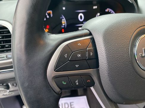 Used 2022 Jeep Grand Cherokee Limited image 25