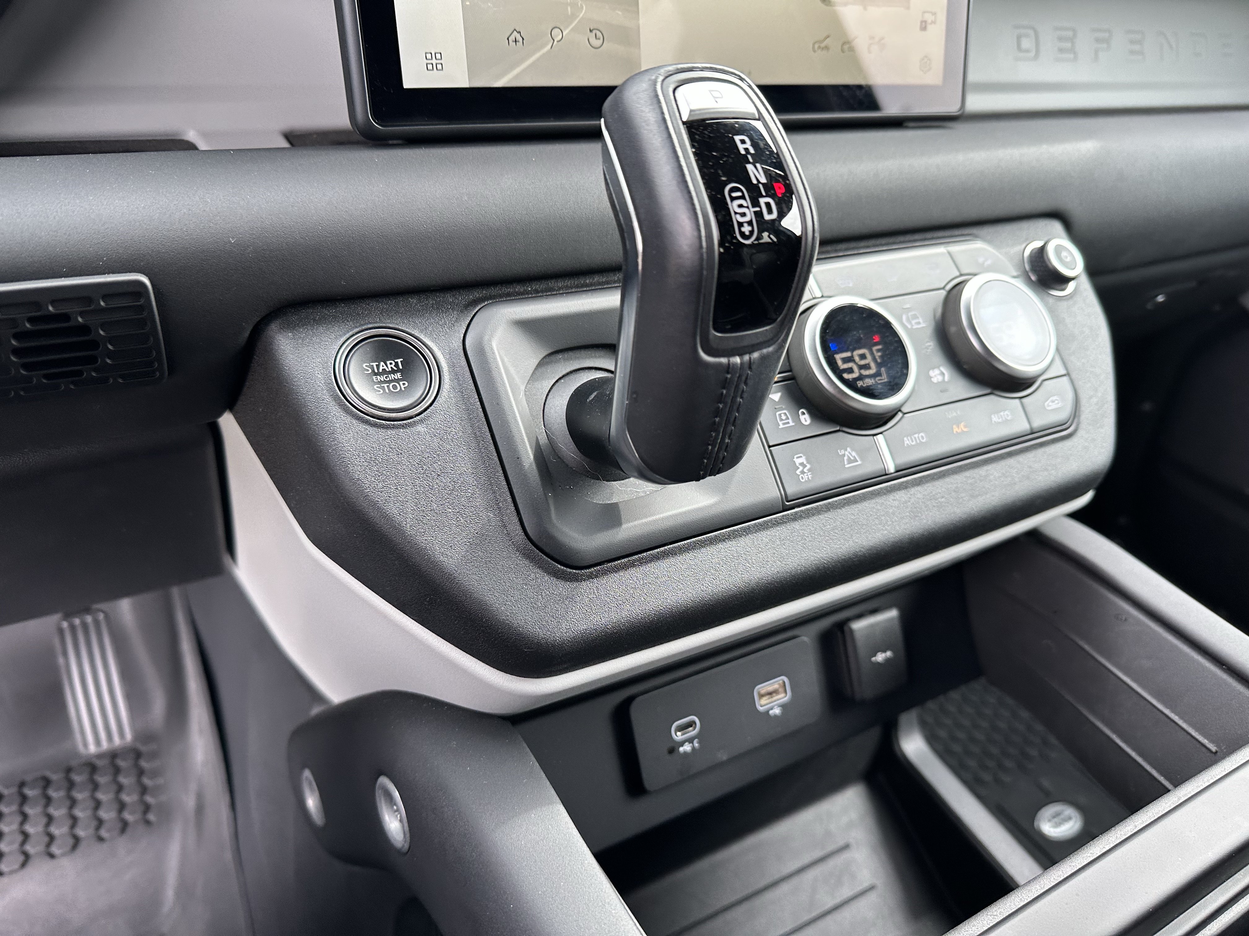 Certified 2024 Land Rover Defender 110 X-Dynamic SE AWD/4WD image 26