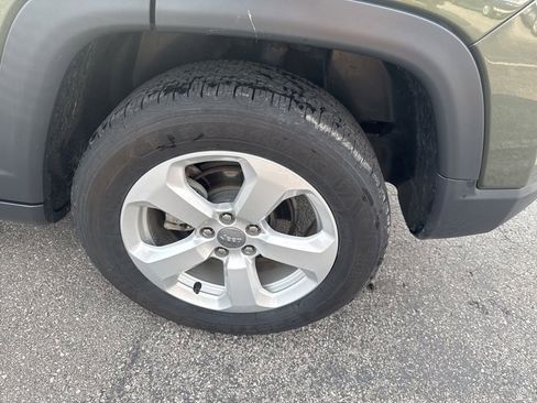 Used 2019 Jeep Compass Latitude w/ Cold Weather Group image 40