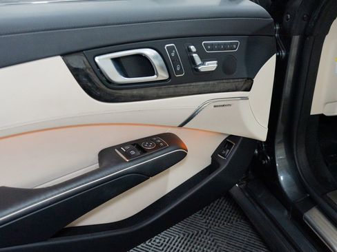 Used 2013 Mercedes-Benz SL 550 image 19