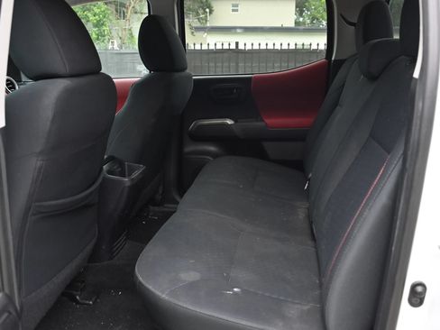 Used 2020 Toyota Tacoma SR5 RWD image 14