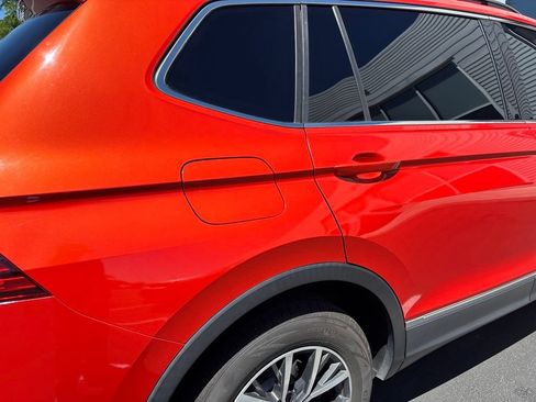 Used 2018 Volkswagen Tiguan SE w/ Panoramic Sunroof Package FWD image 9