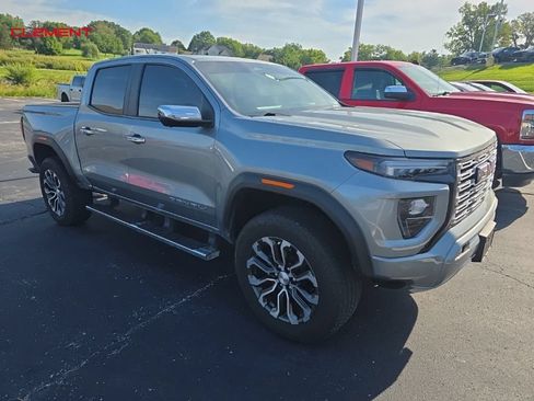 Used 2024 GMC Canyon Denali AWD/4WD image 3