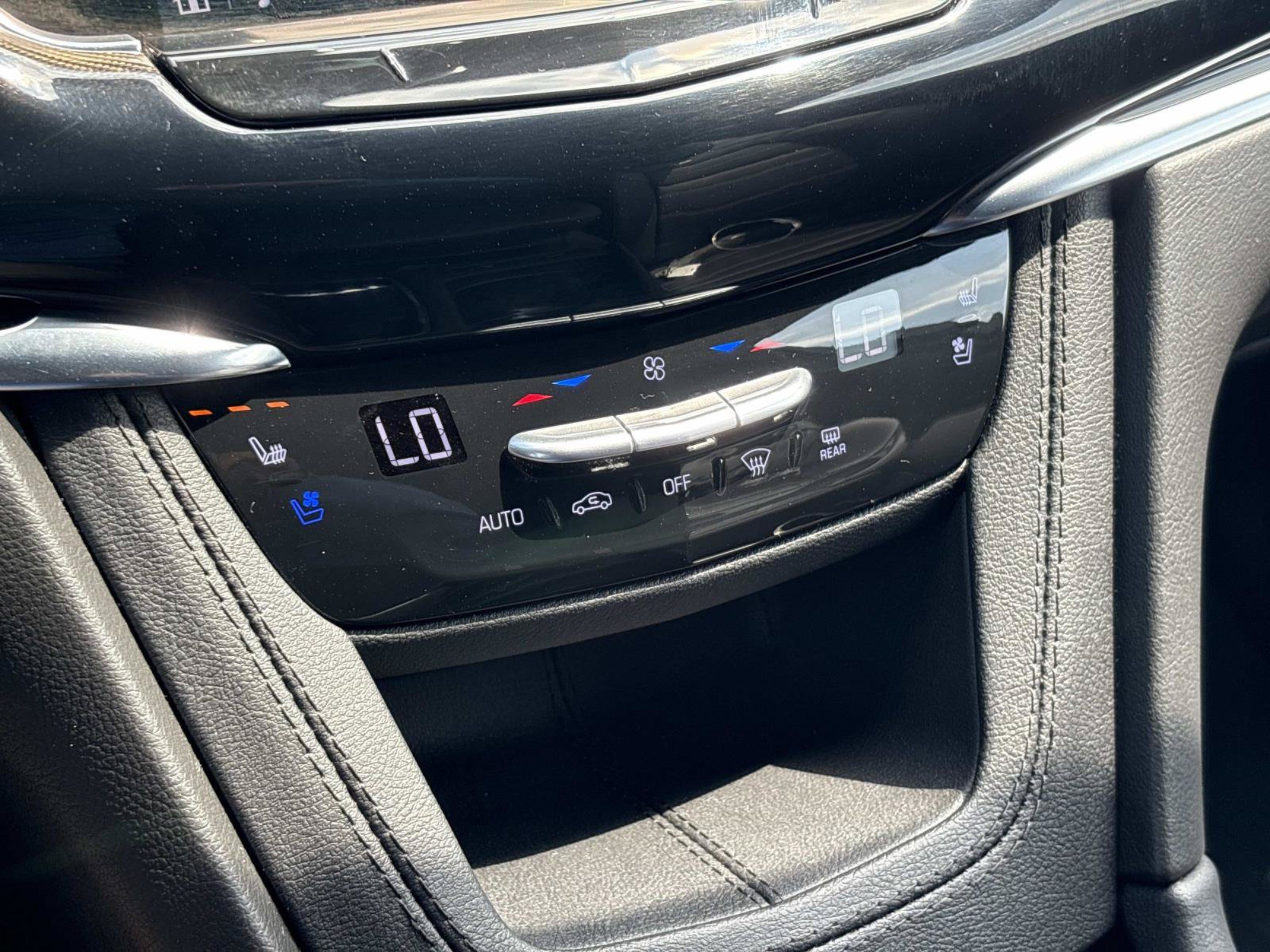 Used 2023 Cadillac XT6 Premium Luxury w/ Platinum Package FWD image 33