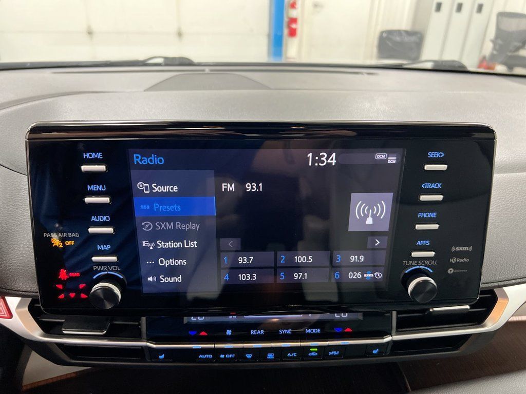Used 2023 Toyota Sienna XLE AWD/4WD image 14