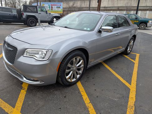 Used 2018 Chrysler 300 Limited image 3