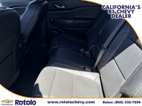 Used 2023 GMC Acadia SLT FWD image 13