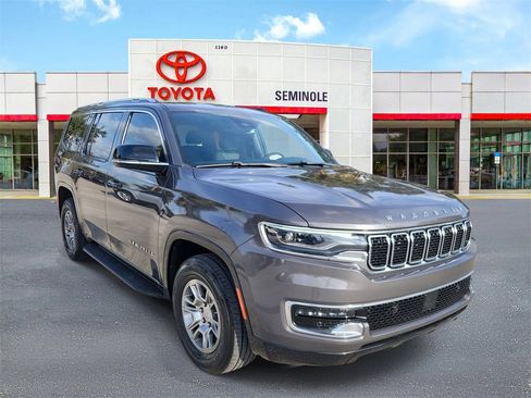 Used 2024 Jeep Wagoneer 4WD image 2