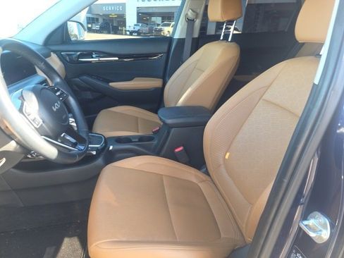 Used 2024 Kia Seltos EX image 9