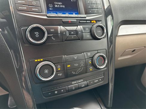 Used 2019 Ford Explorer FWD image 27