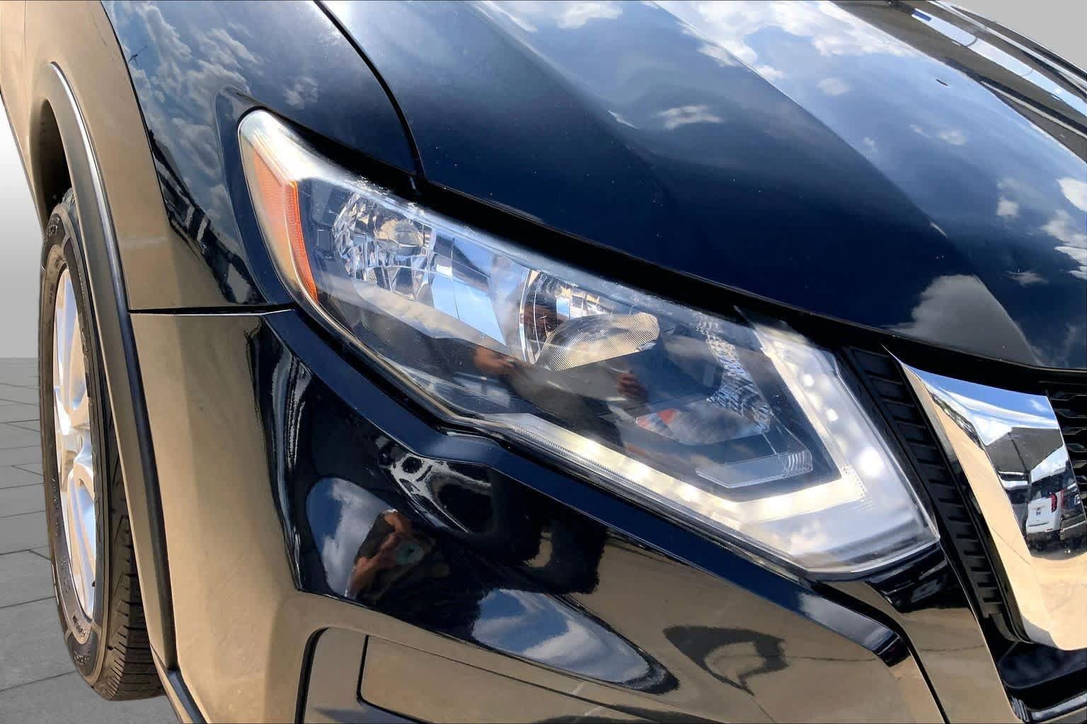 Used 2017 Nissan Rogue SV FWD image 26