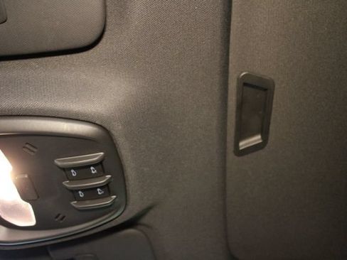 Used 2024 Chevrolet Trax RS w/ Sunroof Package FWD image 26