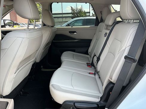 Certified 2025 Nissan Pathfinder SL FWD image 24