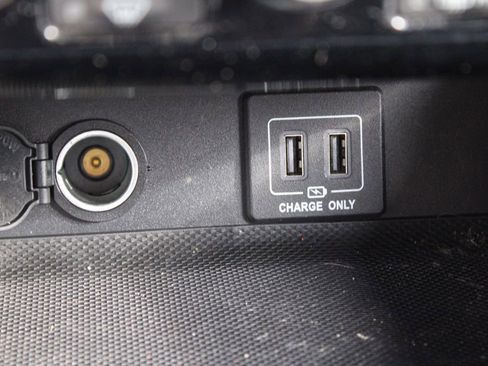 Used 2018 Nissan Pathfinder SV image 37